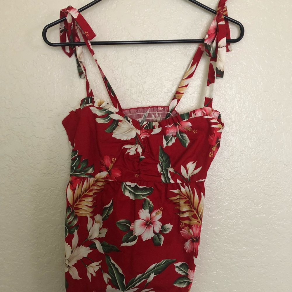 Hawaiian top with adjustable straps